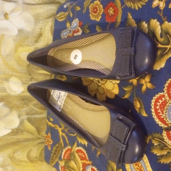 Easy Spirit Shoes Nwt Navy Blue Bow Tow Easy Spirit Heels Poshmark